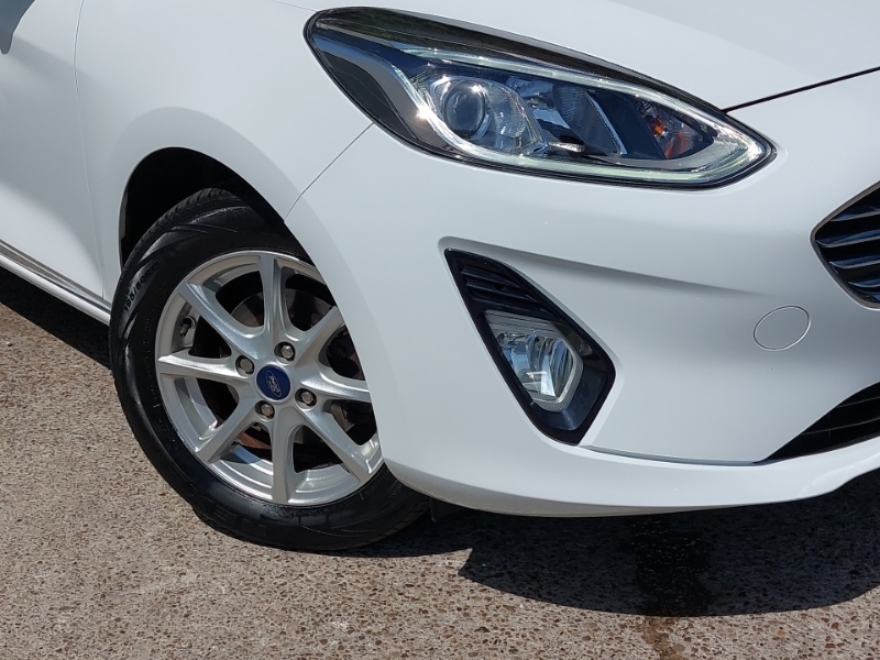 Ford Fiesta 1.1 Zetec 2018 Red #20
