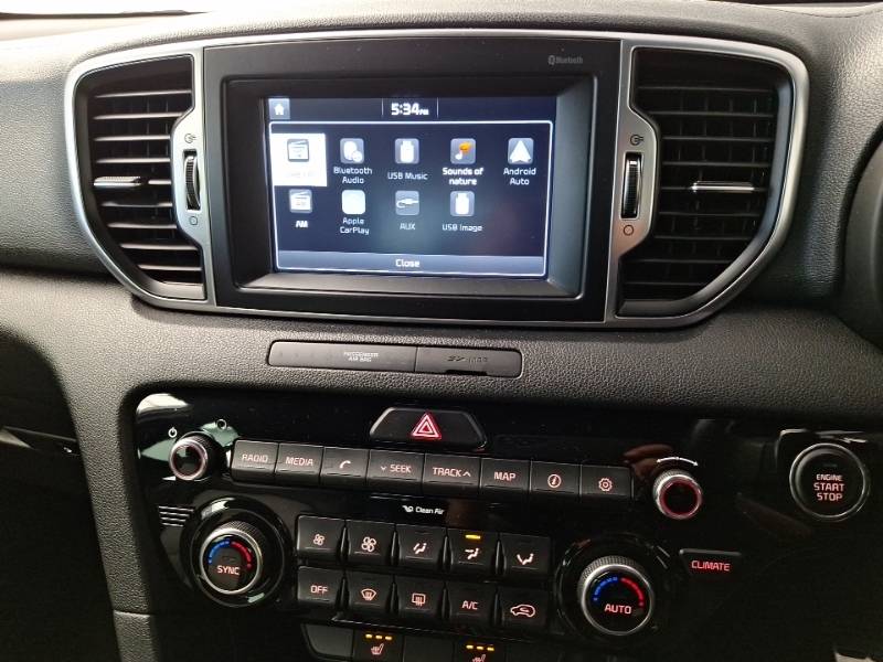 Kia Sportage Estate White #16