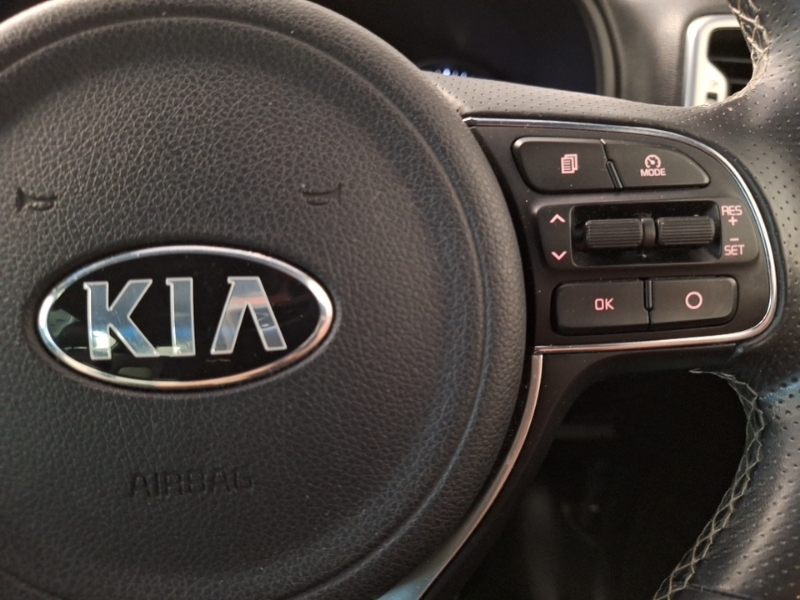 Kia Sportage Estate White #13