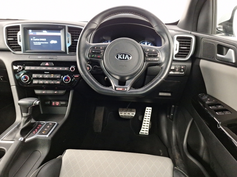 Kia Sportage Estate White #8