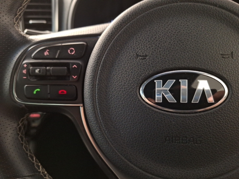 Kia Sportage Estate White #12