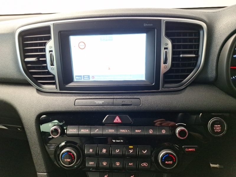 Kia Sportage Estate White #10