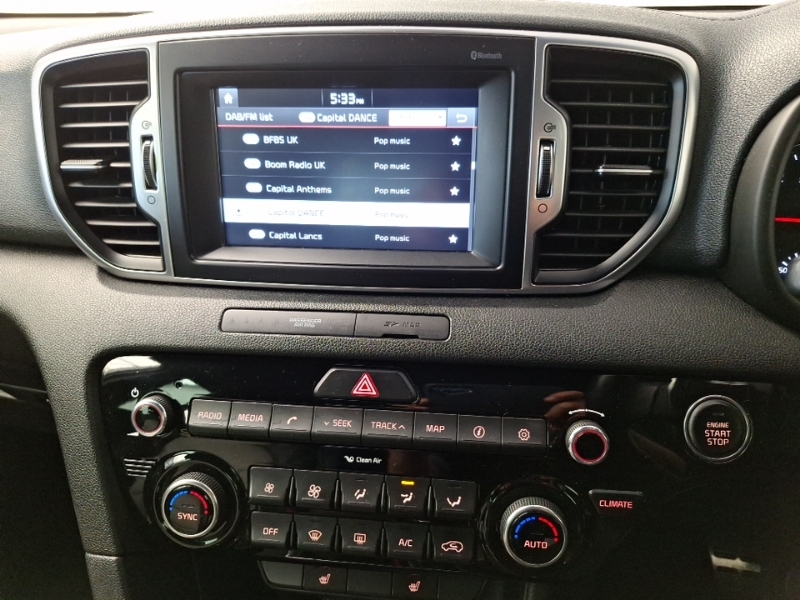 Kia Sportage Estate White #11