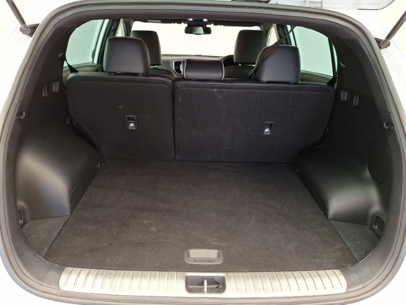 Kia Sportage Estate White #18