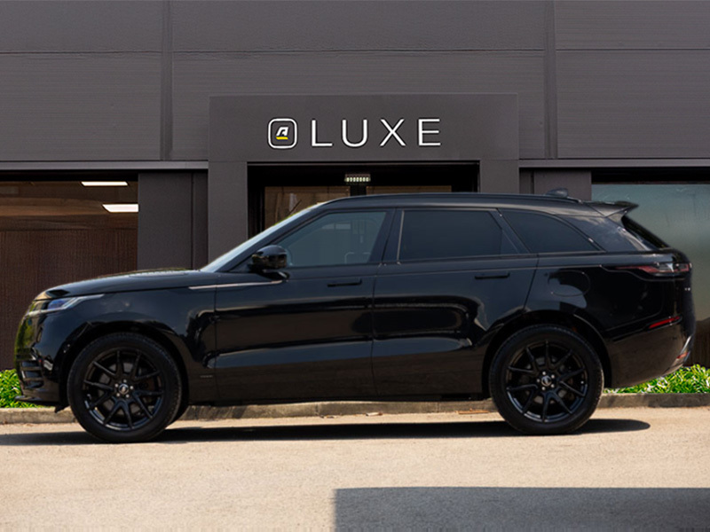 Land Rover Range Rover Velar 2.0 P400e Revised Black #4