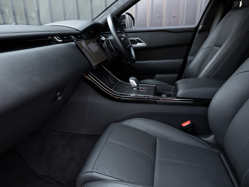 Land Rover Range Rover Velar 2.0 P400e Revised Black #5