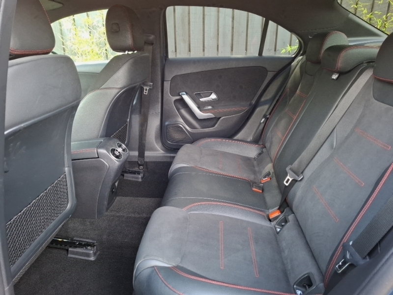 Mercedes-Benz A Class A180d 2.0 Sport Black #6