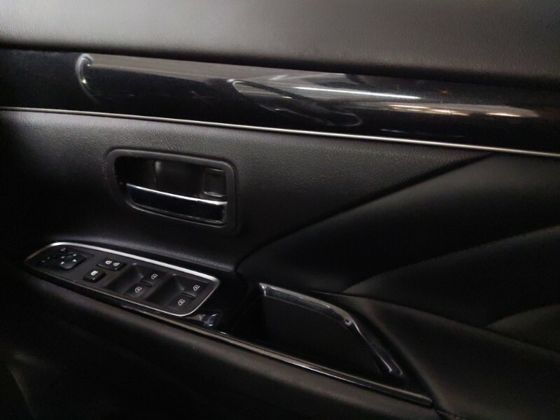 Mitsubishi Outlander Outlander Juro Phev Cvt Red #17