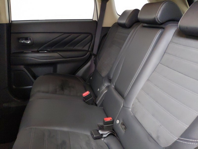Mitsubishi Outlander 2.4 Phev Juro White #6