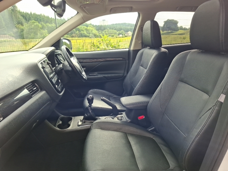 Mitsubishi Outlander 2.2 Di-d Gx4 White #5