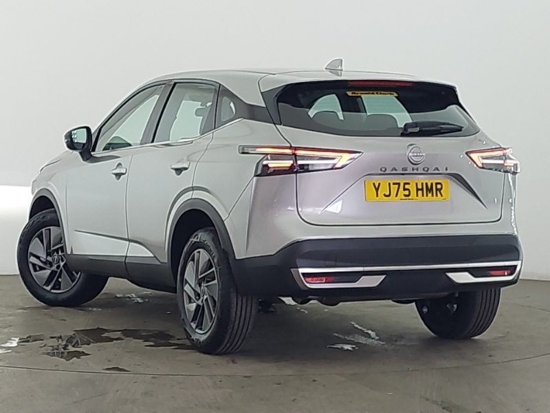 Nissan Qashqai 1.3 Dig-t Mh 158 Acenta Premium Xtronic Silver #2