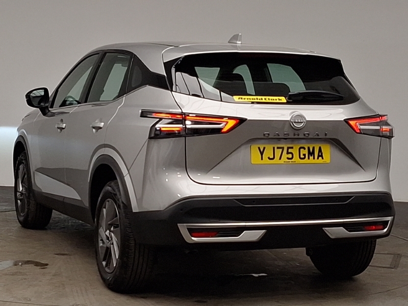 Nissan Qashqai 1.3 Dig-t Mh 158 Acenta Premium Xtronic Silver #2