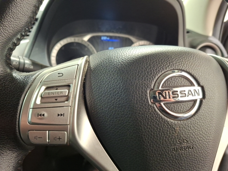 Nissan Navara Dci Tekna Black #9