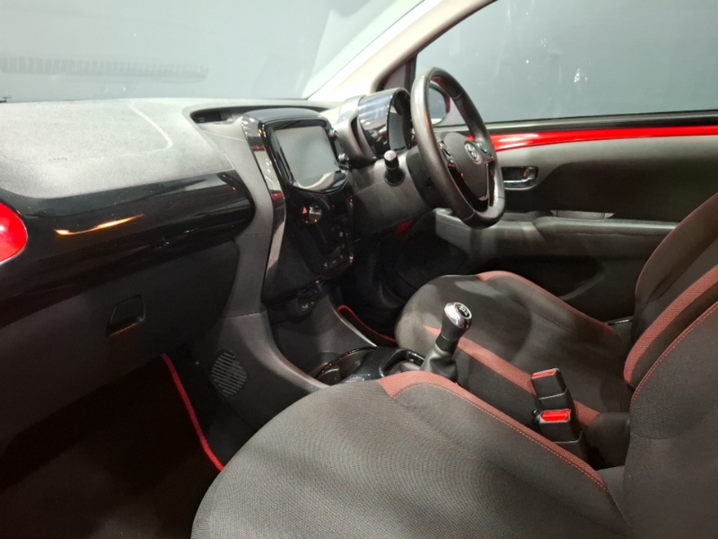 Toyota Aygo 1.0 Vvt-i X-cite 4 Red #5