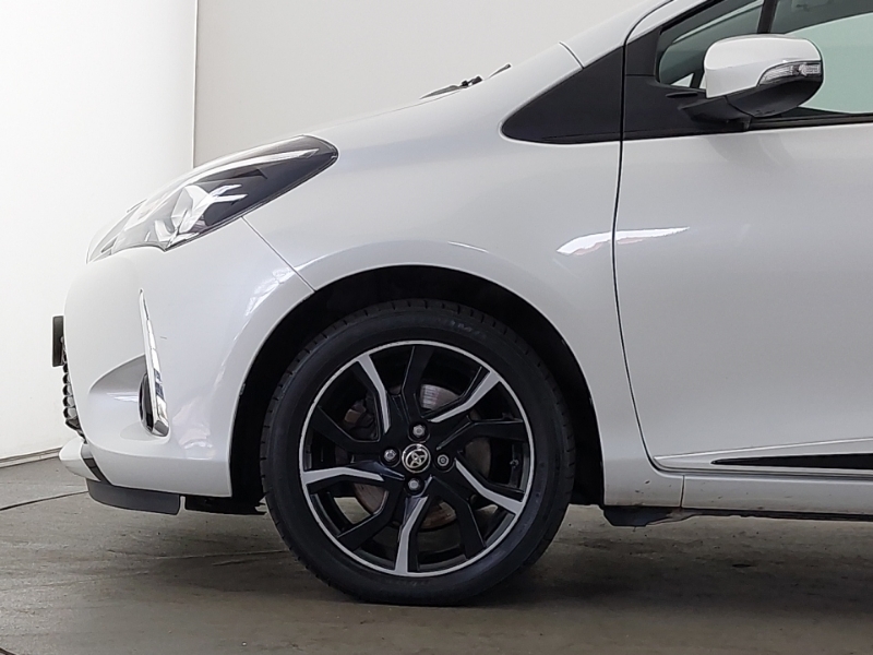 Toyota Yaris Icon White #19