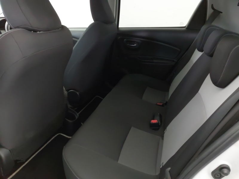 Toyota Yaris 1.5 Vvt-i Design White #6