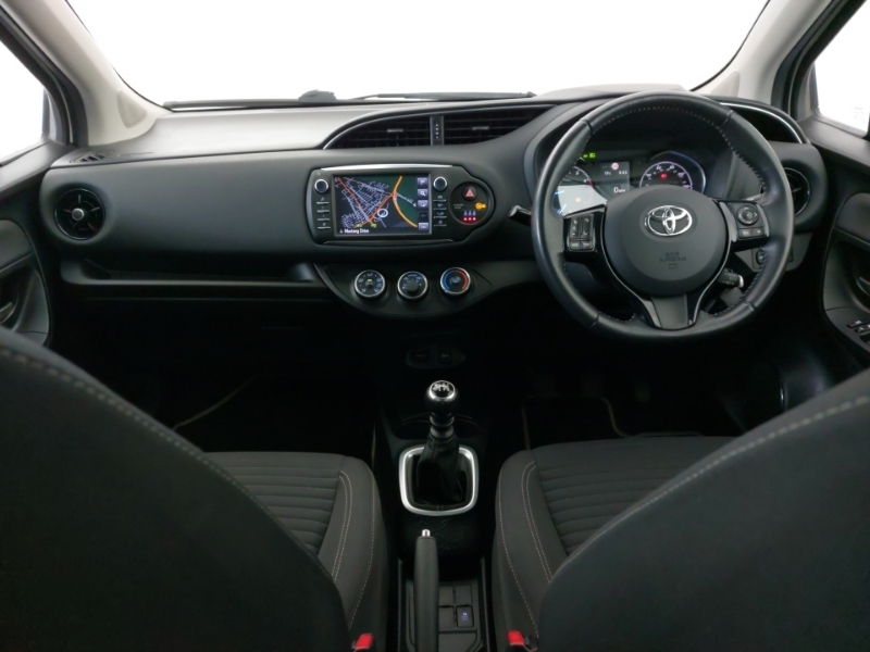 Toyota Yaris 1.5 Vvt-i Design White #3