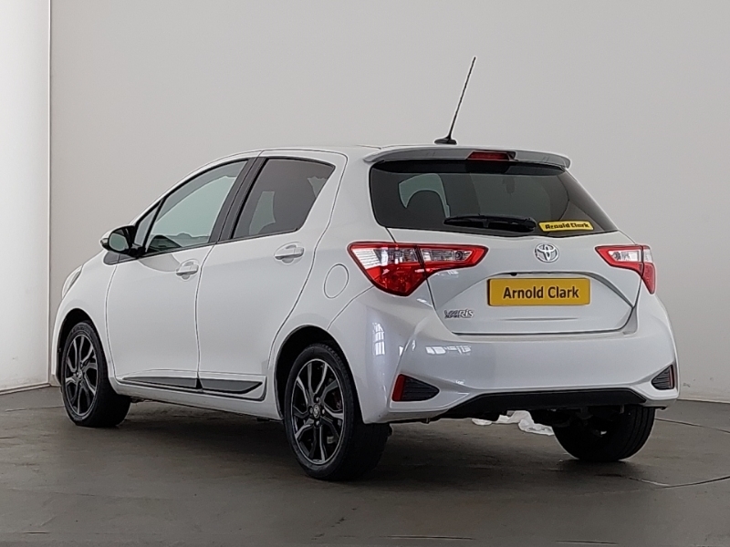 Toyota Yaris 1.5 Vvt-i Design White #2