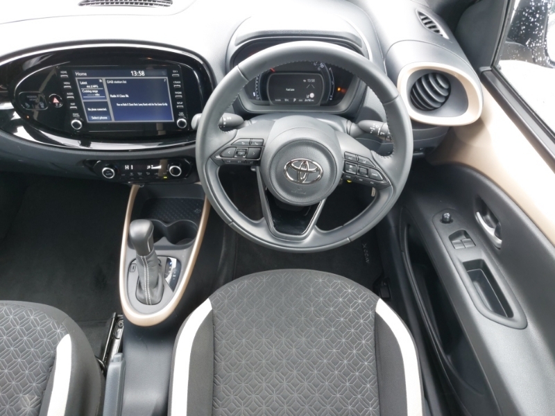 Toyota Aygo X Exclusive Green #8