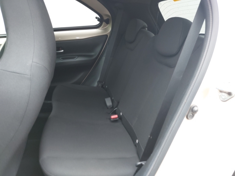 Toyota Aygo X 1.0 Vvt-i Edge Beige #6