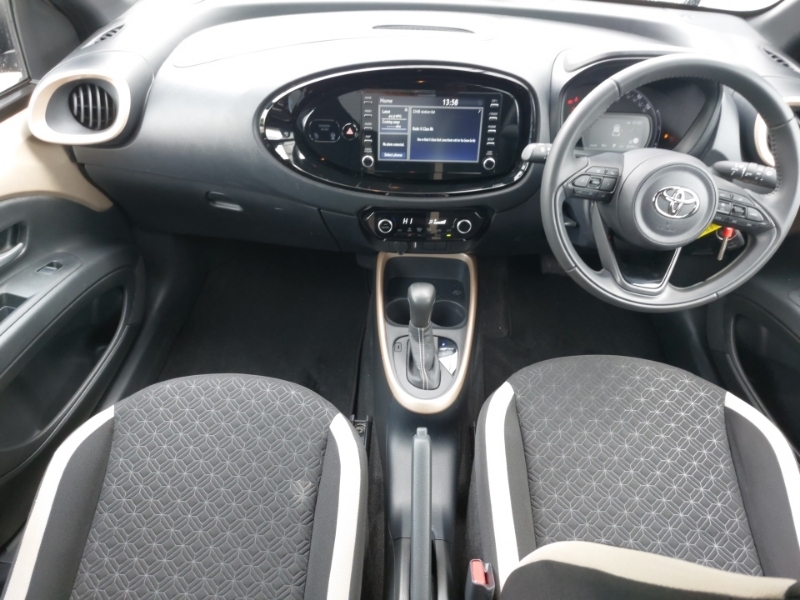 Toyota Aygo X 1.0 Vvt-i Edge Beige #3