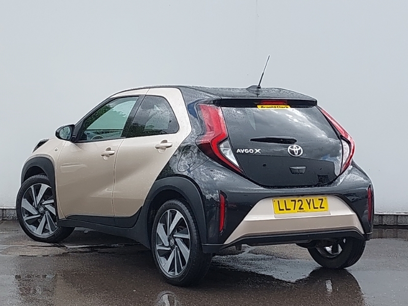 Toyota Aygo X 1.0 Vvt-i Edge Beige #2