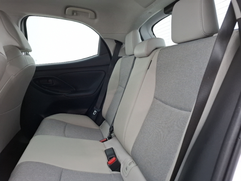 Toyota Yaris 1.5 Hybrid Excel Cvt White #6