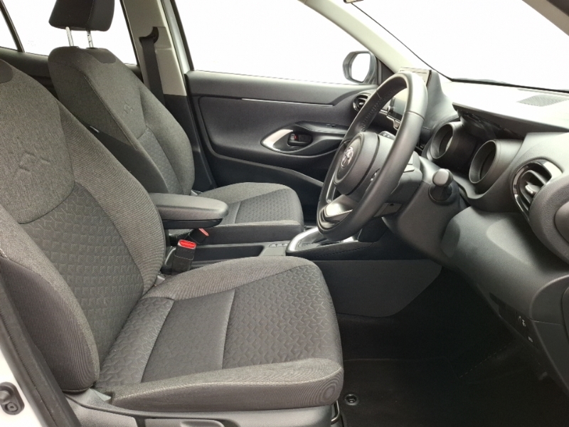 Toyota Yaris Cross Excel White #14