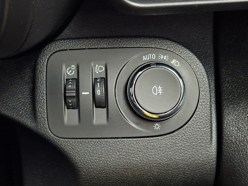 Vauxhall Combo 1.5-turbo-d-2300-edition-auto-l2-h1-euro-6-ss-4 White #17