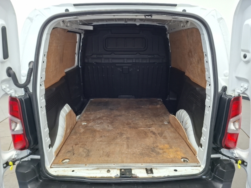 Vauxhall Combo 1.5-turbo-d-2300-edition-auto-l2-h1-euro-6-ss-4 White #18