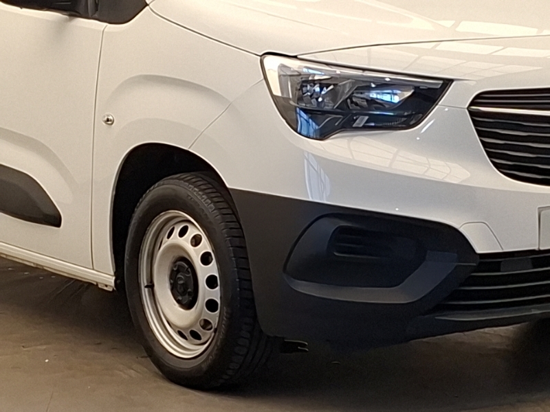 Vauxhall Combo 1.5-turbo-d-2300-edition-auto-l2-h1-euro-6-ss-4 White #20