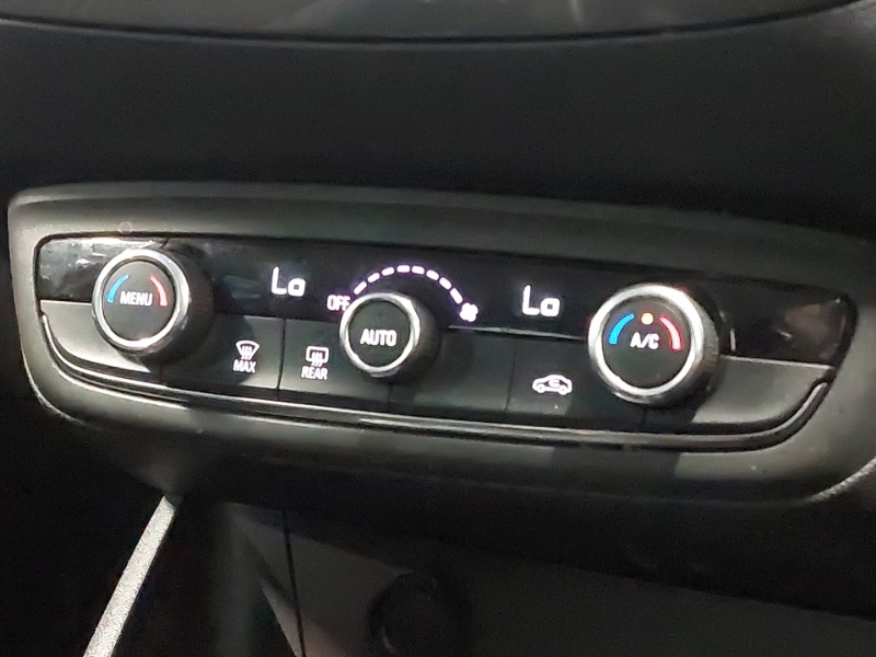 Vauxhall Crossland X Griffin White #17
