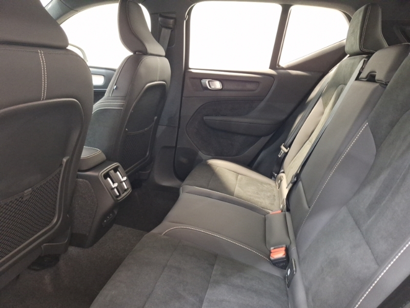 Volvo XC40 2.0 B4p Plus Dark Blue #5