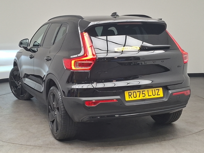 Volvo XC40 2.0 B4p Plus Black Edition Black #2