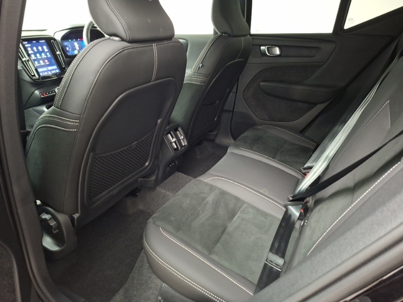 Volvo XC40 2.0 B4p Plus Black Edition Black #6