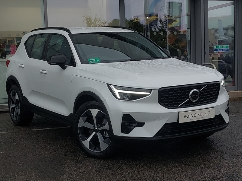 Volvo XC40 Plus, B3 Mild Hybrid, Dark  #1