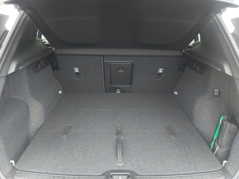 Volvo XC40 Plus, B3 Mild Hybrid, Dark  #18