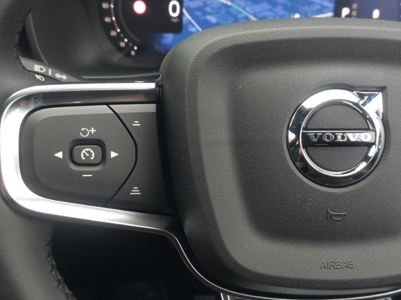 Volvo XC40 Plus, B3 Mild Hybrid, Dark  #12