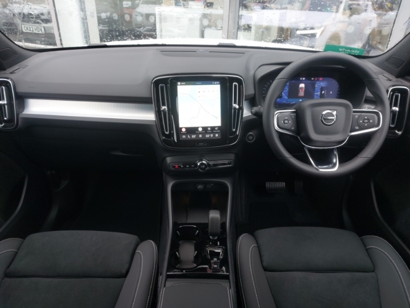 Volvo XC40 Plus, B3 Mild Hybrid, Dark  #3