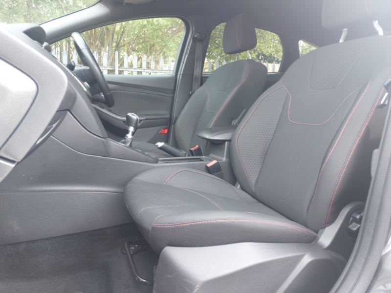 Ford Focus 1.5 Tdci 120 St-line Grey #5