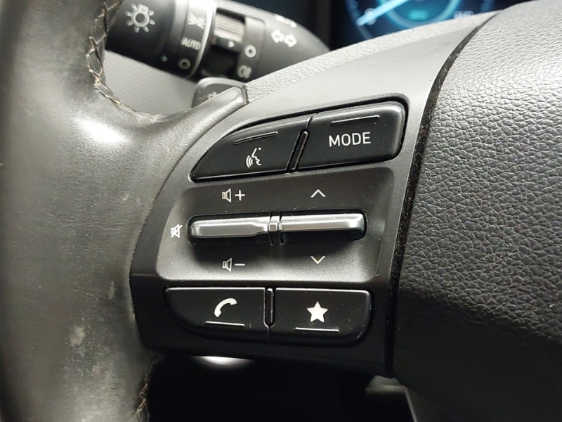 Hyundai Kona Kona Premium Ev White #17