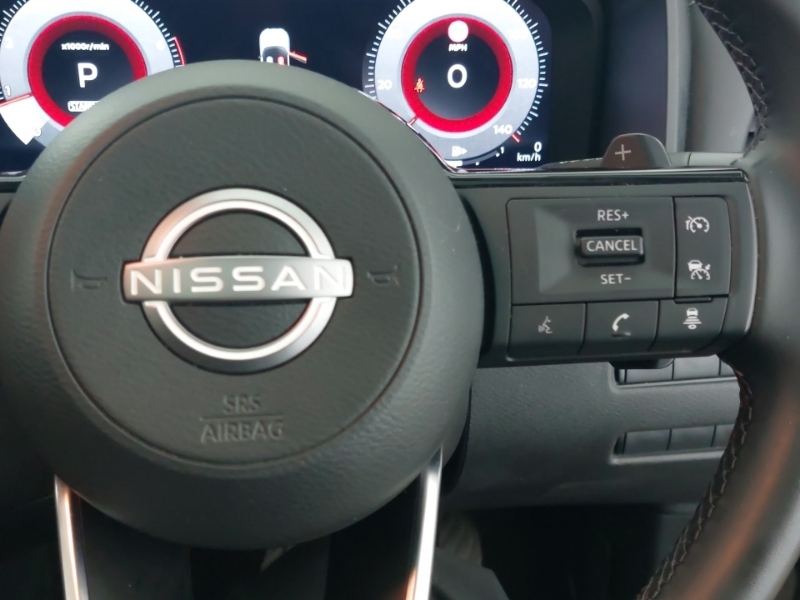 Nissan Qashqai Tekna Red #13