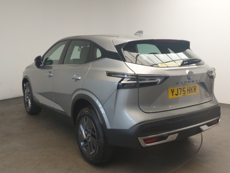 Nissan Qashqai 1.3 Dig-t Mh 158 Acenta Premium Xtronic Silver #2