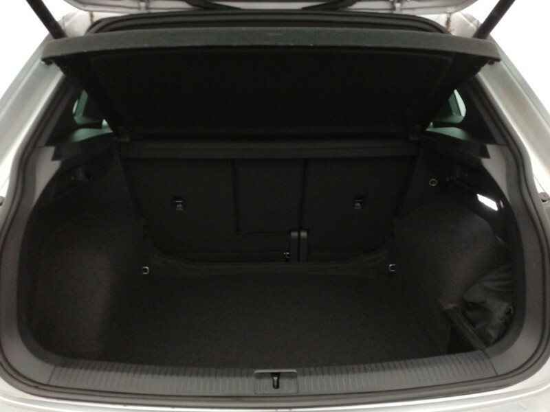 Volkswagen Tiguan Suv White #8