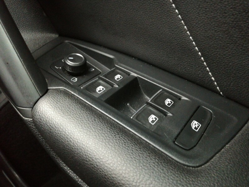 Volkswagen Tiguan Suv White #15
