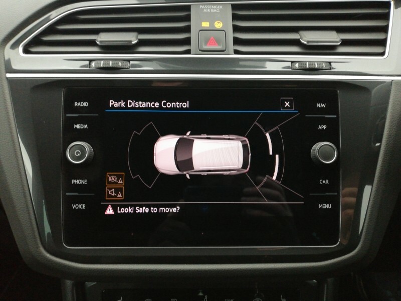 Volkswagen Tiguan Suv White #16