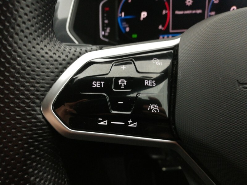 Volkswagen Tiguan Suv White #13
