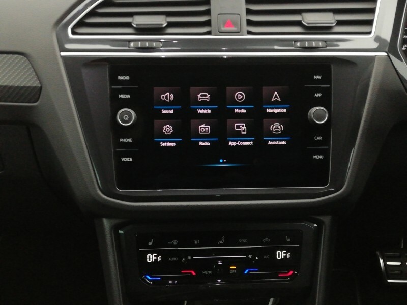 Volkswagen Tiguan Suv White #10
