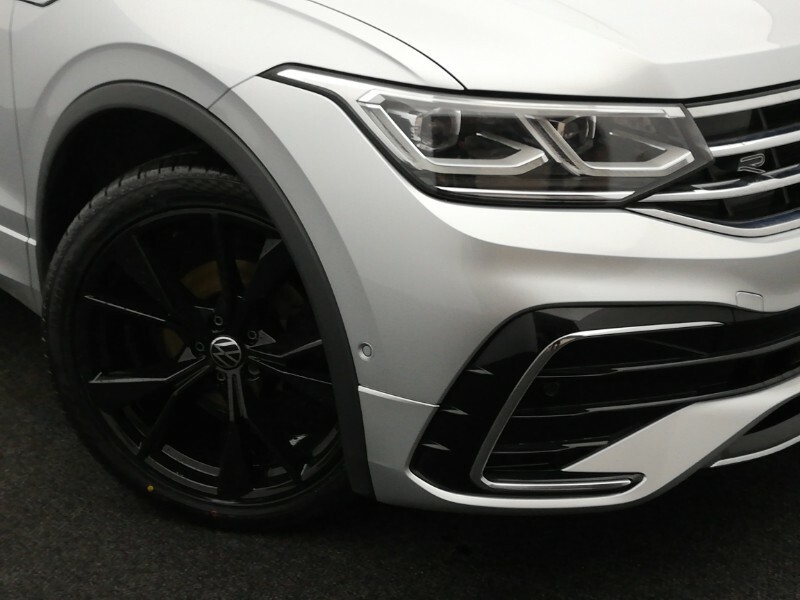 Volkswagen Tiguan Suv White #9