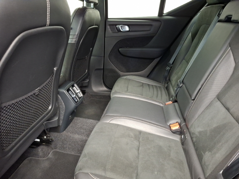 Volvo XC40 1.5 T3 163 R Design Black #6